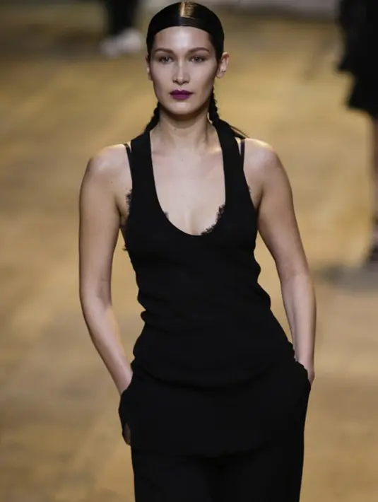 “Dia (The Weeknd) merasa Bella tampak lebih baik,” tutur sumber. “Dia (The Weeknd) sudah bersama Selena dan berharap Bella dapat merasakan yang sama, dengan menemukan yang baru juga,” tambahnya. (AFP/Bintang.com)