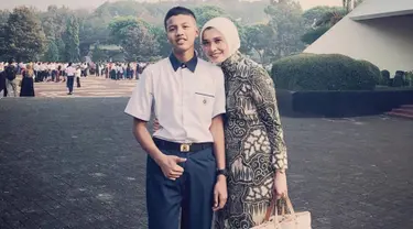 Momen kebersamaan Bagas bersama sang ibu tercinta. Saat ini, Bagas sedang menjalani sekolah militer di SMA Taruna Nusantara, Magelang, Jawa Tengah. (Liputan6.com/IG/@arzetibi)