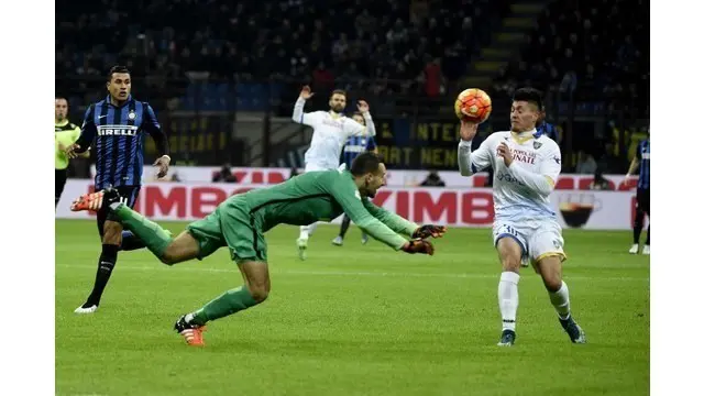 Kehebatan Samir Handanovic kiper Inter Milan menjadi salah satu faktor kejayaan Inter musim ini di Serie A Italia. Tim ini baru kebobolan 11 gol hingga paruh musim 2015/16.