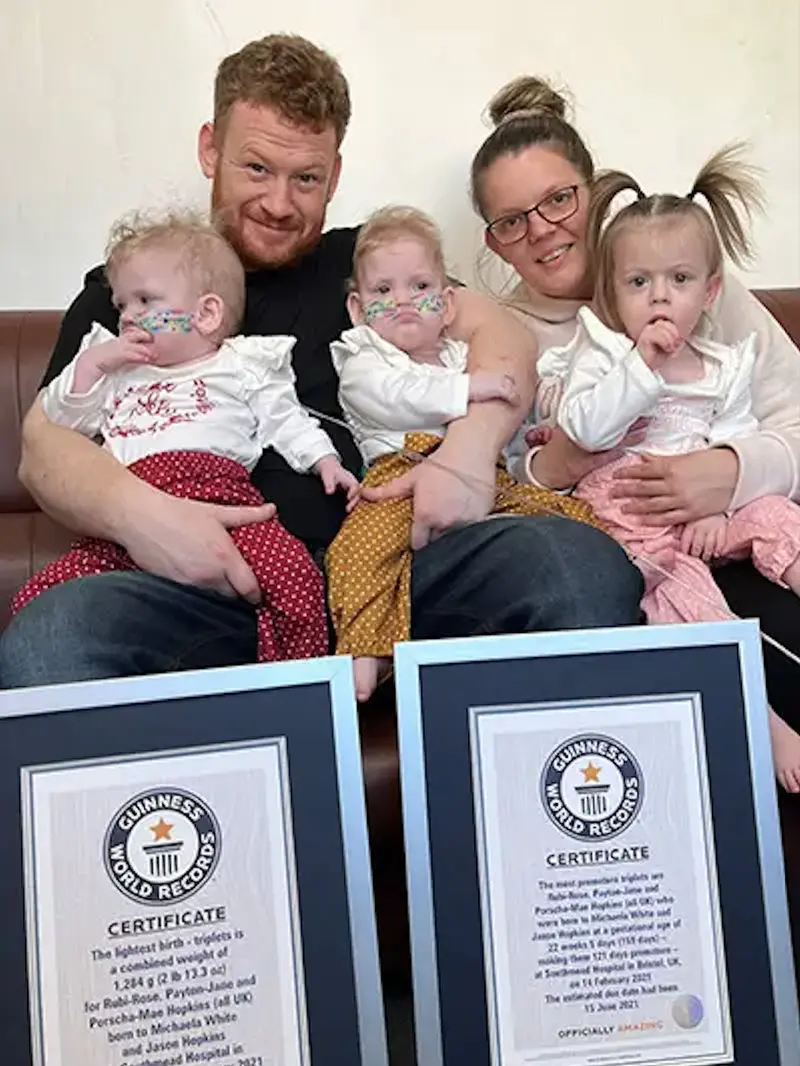 Berkenalan dengan Bayi Kembar Tiga Paling Prematur Asal Bristol. Rubi-Rose, Payton-Jane, dan Proscha-Mae Hopkins Lahir 3 Minggu Setelah Sang Ibu Sadar Hamil (Sumber: Guinnes World Record)