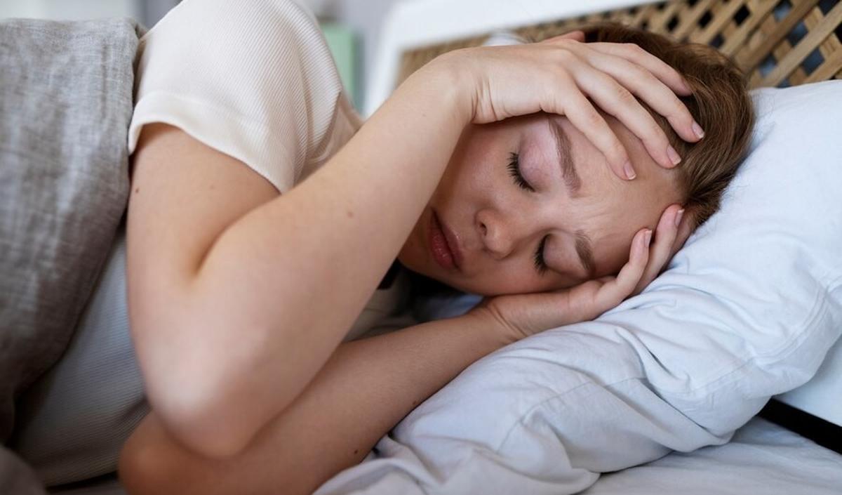 2.&nbsp; Minimalkan Paparan Cahaya Sebelum Tidur