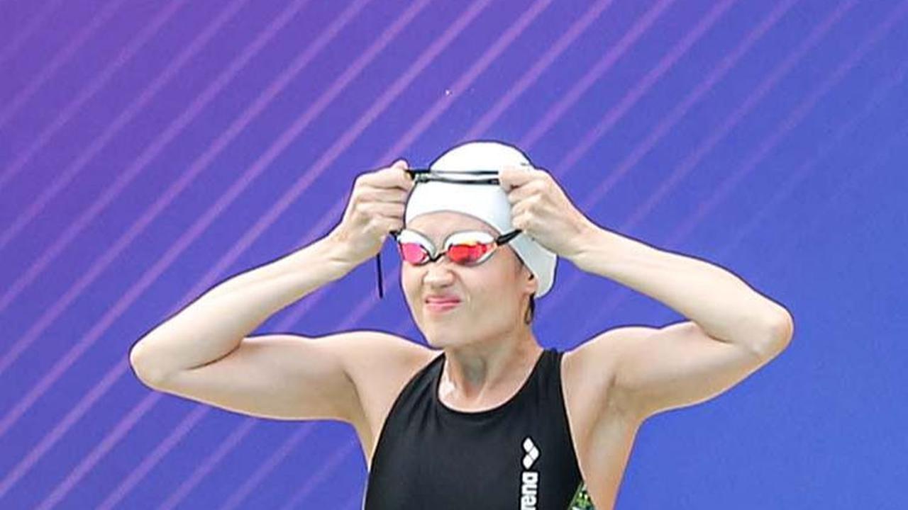 Cinta Laura berhasil menjadi yang tercepat saat mengikuti cabor renang 50 meter putri. Foto: Bola.com/Bagaskara Lazuardi<br>