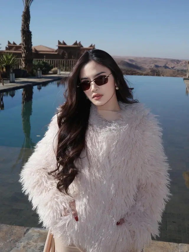 Tampil Bak Madame di Maroko, Gaya Mahalini Pancarkan Aura Glamor Klasik nan Feminin