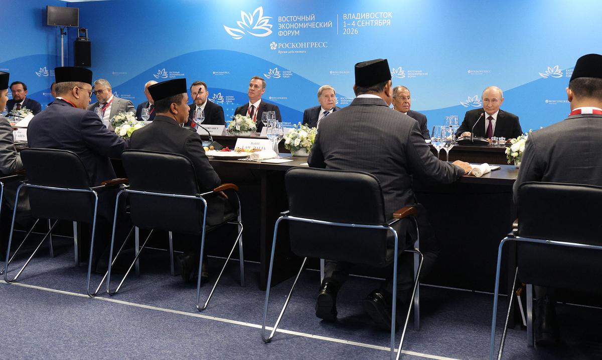 Prabowo dan Putin Bahas Kemitraan Indonesia Rusia di Vladivostok