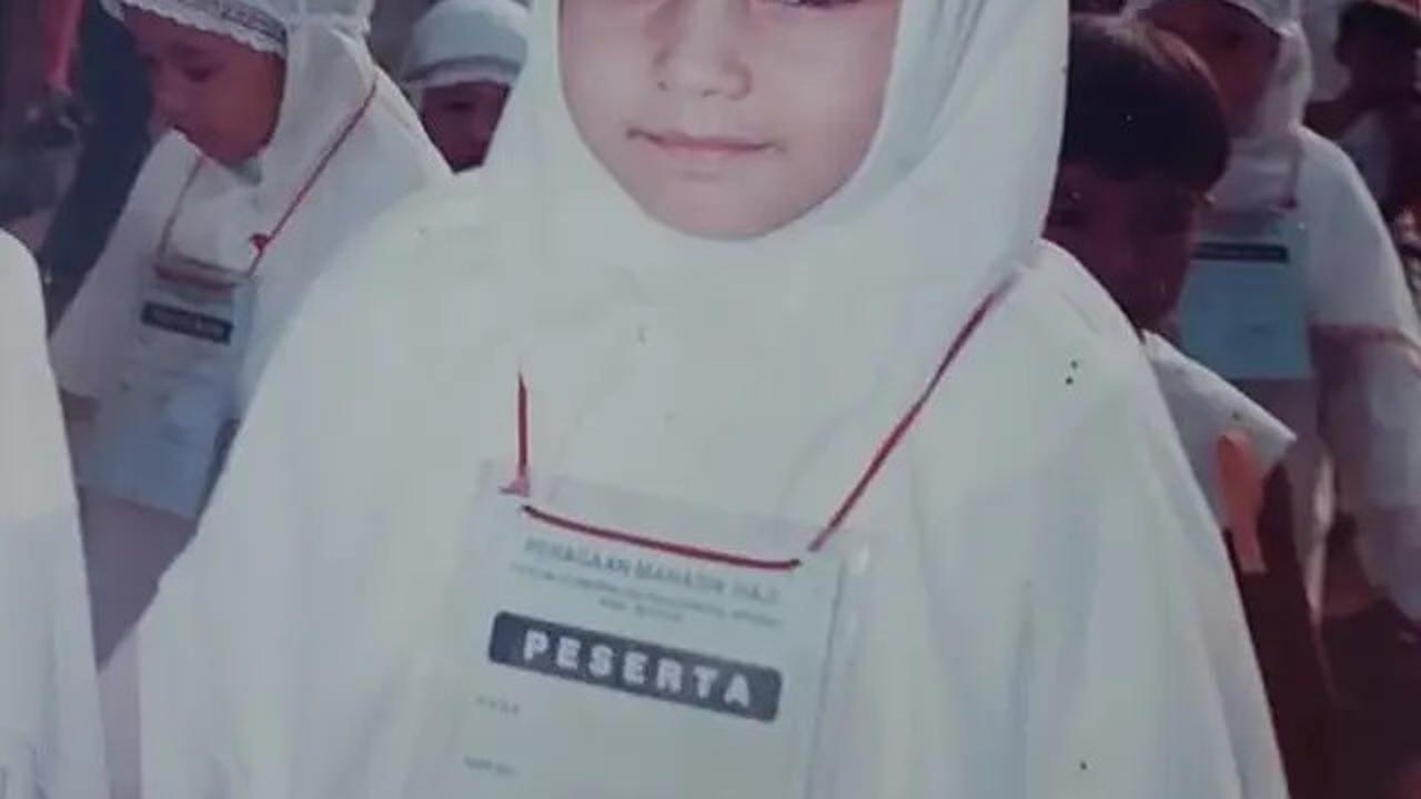 6 Potret Dulu dan Kini Enzy Storia Pakai Hijab, Semasa Kecil Pernah Ikut Pesantren Kilat