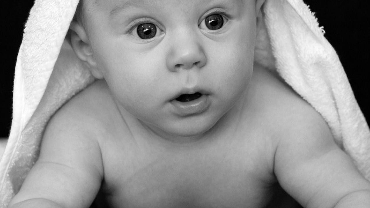 7 Manfaat Tummy Time untuk Bayi, Melatih Motorik hingga Meredakan Kembung