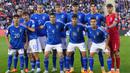 Para pemain starting XI Timnas Italia U-20 berfoto sebelum dimulainya laga Grup D Piala Dunia U-20 2023 menghadapi Brasil di Malvinas Argentinas Stadium, Mendoza, Argentina, Minggu (21/5/2023). (AP Photo/Natacha Pisarenko)