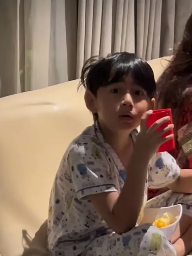 Potret tingkah lucu Bambang anak bungsu Meisya Siregar dan Bebi Romeo (Sumber: Instagram/meisya_siregar)