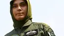 Seorang perempuan Pakistan yang menjadi pilot jet tempur, Marium Mukhtiar (22) tewas setelah pesawatnya mengalami kecelakaan saat menjalani sesi latihan rutin di Provinsi Punjab, Selasa (24/11) siang. (REUTERS/Pakistan Air Force)