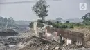 Suasana pembangunan Bendungan Cipamingkis di Desa Sukasirna, Jonggol, Jawa Barat, Minggu (1/8/2021). Saat ini proses pengerjaan memasuki tahap groundsill dan ditargetkan rampung pada 2022. (merdeka.com/Iqbal S Nugroho)