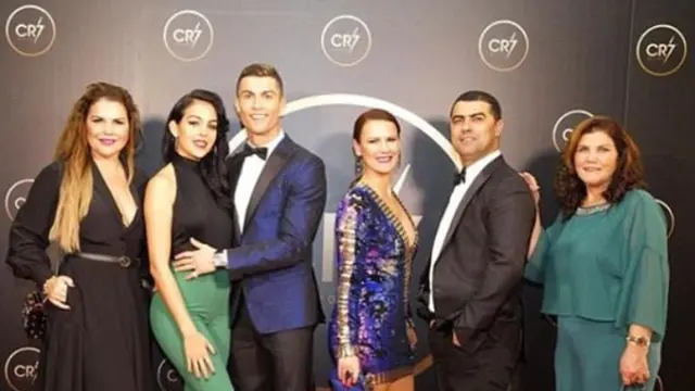 Cristiano Ronaldo menggelar acara makan malam tutup tahun bertajuk CR7