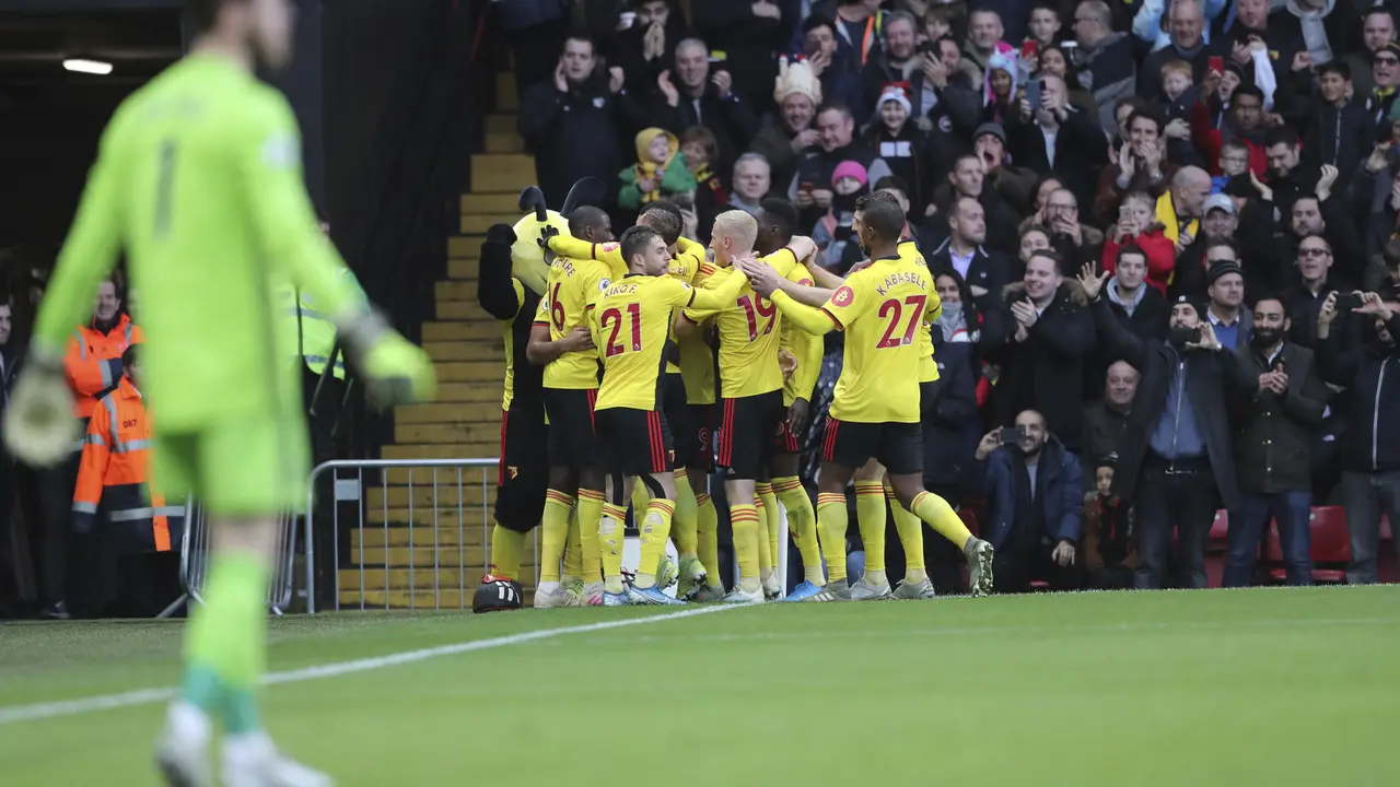 Kiper MU David De Gea melakukan blunder saat melawan Watford
