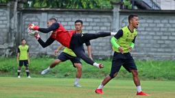 Persikabo 1973 menggelar latihan terakhir, Kamis (10/2/2022) di Lapangan Trisakti, Denpasar, Bali jelang menghadapi Persita Tangerang. Manahati Lestusen dan kawan-kawan kedatangan 4 pemain yang sempat absen di beberapa laga sebelumnya. (Bola.com/Nandang Permana)