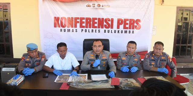 Dendam Tak Diakui sebagai Anak, Pria di Bulukumba Tega Bunuh Ayah secara Sadis