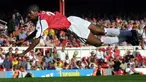 Nigeria menjadi salah satu negara Afrika yang menyumbang banyak pemainnya berlaga di Liga Inggris sejak era English Premier League (EPL) dimulai pada 1992/1993. Dari beberapa pemain asal Nigeria yang berlaga di EPL, 6 pemain berikut memimpin daftar pemain Nigeria dengan jumlah gol terbanyak dalam satu musim kompetisi. Siapa saja? Simak uraiannya berikut ini. (AFP/Odd Andersen)
