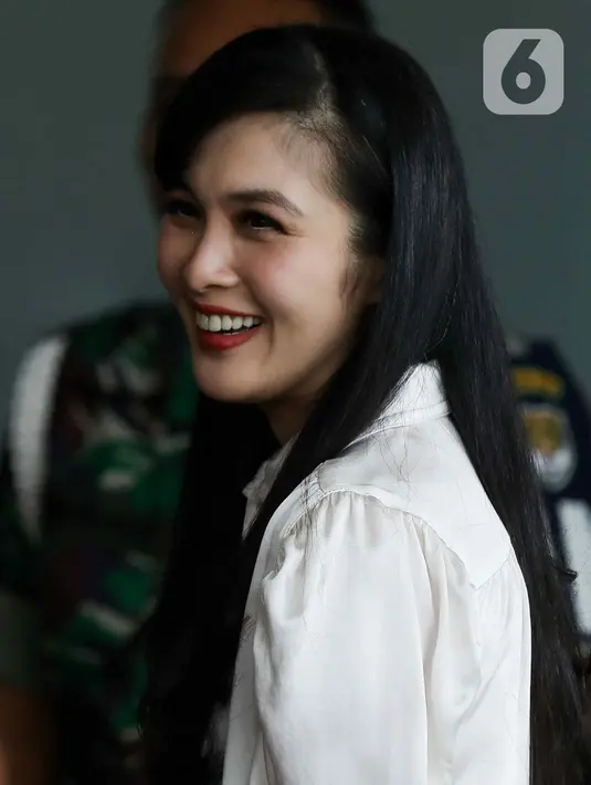Pemeriksaan terhadap Sandra Dewi pada hari ini merupakan yang pertama usai suaminya ditetapkan sebagai tersangka. (Liputan6.com/Herman Zakharia)