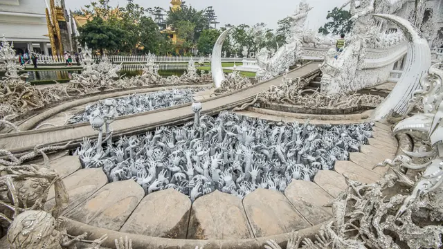 6 Fakta Unik Wat Rong Khun Thailand, Dihiasi Potongan Mosaik Cermin