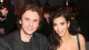 Jonathan sendiri adalah sahabat lama Kim Kardashian. Jadi keakraban mereka menunjukkan Younes sangat dihargai oleh inner circle keluarga Kardashian. (RealMrHousewife.com)