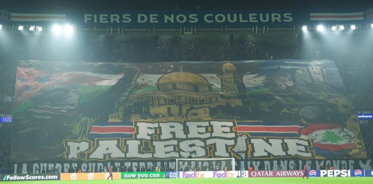 Rekaman Video Suporter PSG Bentangkan Spanduk Raksasa 'Free Palestine', Dibela UEFA Bikin Menteri Prancis Murka