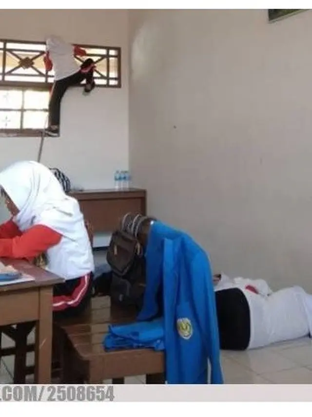 Kelakuan Ekstrem Siswa Saat Sekolah Ini Bikin Geleng-geleng
