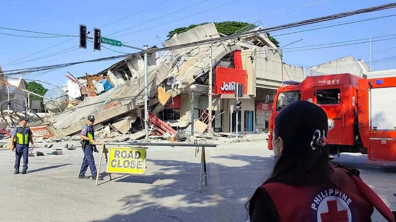 FOTO: Gempa Berkekuatan 7,8 Guncang Filipina Selatan dan Picu Tsunami