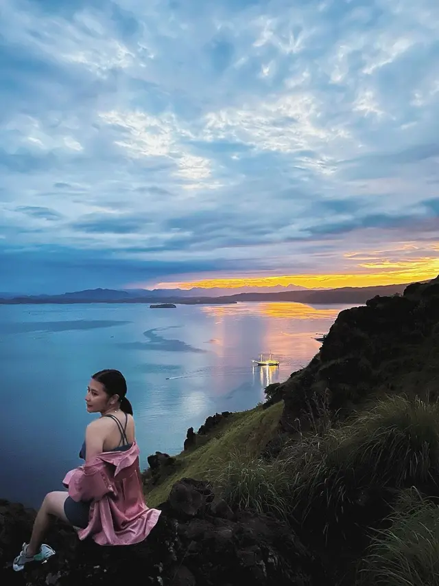 Prilly Latuconsina liburan bareng Reza Rahadian di Labuan Bajo (Foto: Instagram prillylatuconsina96)