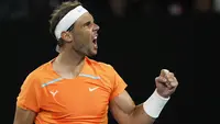 Semangat pantang menyerah menjadi senjatanya untuk dapat bertahan di lapangan. Meski akhirnya harus mengakiri laga dengan kekalahan tanpa raihan satu set pun, Rafael Nadal telah membuktikan komitmennya, lebih baik kalah dari pada menyerah. (AP Photo/Asanka Brendon Ratnayake)