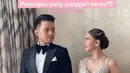 Acara pernikahan Jessica Mila dan Yakup Hasibuan belum selesai. Malam ini, rangkaian acara ditutup dengan resepsi yang diselenggarakan di Raffles Hotel Jakarta. Foto: Instagram/Bridestory.