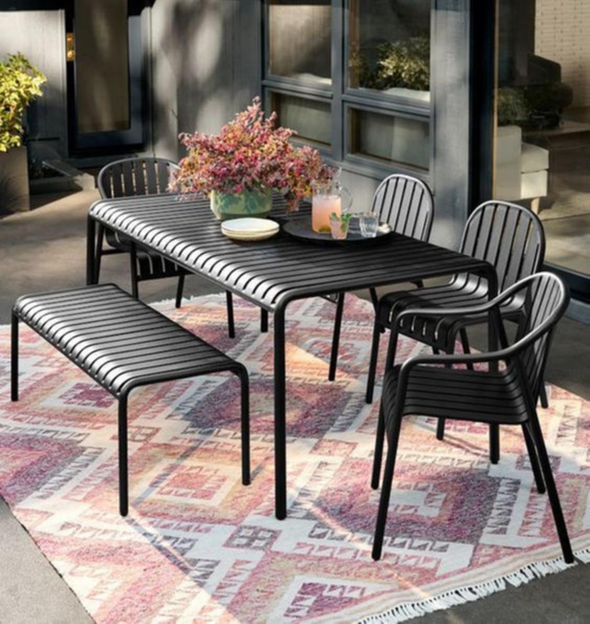 Meja Makan Teras Besi Warna Hitam: Modern dan Elegan