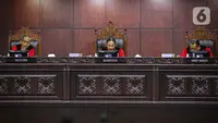 "Menolak permohonan pemohon untuk seluruhnya," ujar Suhartoyo saat membaca amar putusan di Gedung MKRI, Jakarta, Rabu (29/11). (Liputan6.com/Faizal Fanani)