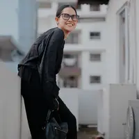 Ilustrasi perempuan yang bahagia dengan hidupnya | copyright fimela.com/Adrian Utama Putra