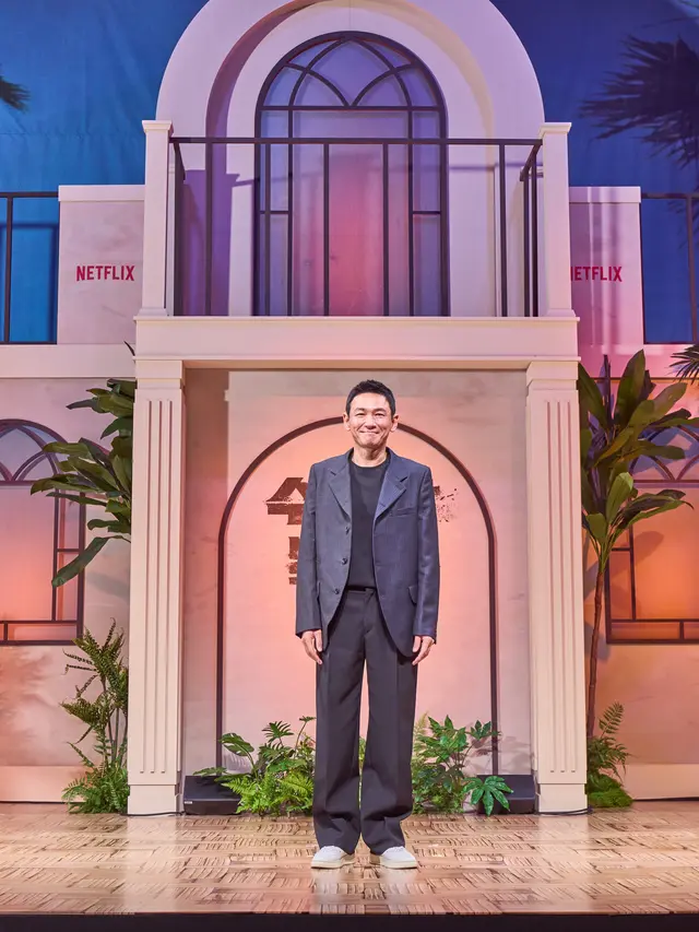 Hwang Jung Min dalam konferensi pers Narco-Saints. (Foto: Netflix)