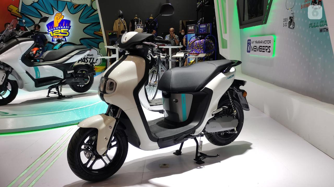 Skuter Listrik Yamaha Neos di IIMS 2023. (Liputan6.com/Jordy Rivaldo)