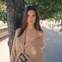 Emily Ratajkowski (Instagram/emrata)