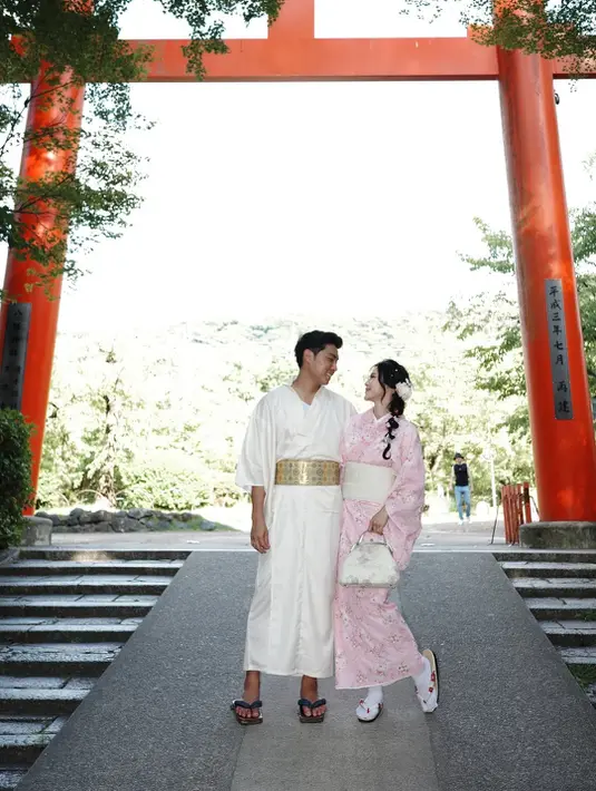 Lakoni Kimono Date di Kyoto, Jessica Jane dan Erwin Phang disebut mirip karakter pasangan anime [@jessicajane99]