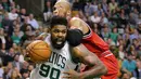 Pemain Chicago Bulls, Taj Gibson #22 berusaha menahan laju pemain ooston Celtics, Amir Johnson #90 pada laga NBA basketball game di TD Garden, Boston, (2/11/2016). Boston menang 107-100. (Maddie Meyer/Getty Images/AFP)