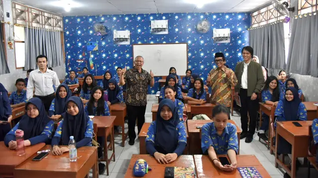 Anggota Komisi X DPR RI Once Mekel melakukan kunjungan Kerja di SMPN 6 Makassar pada Kamis-Sabtu 28-30 November 2024 (Istimewa)