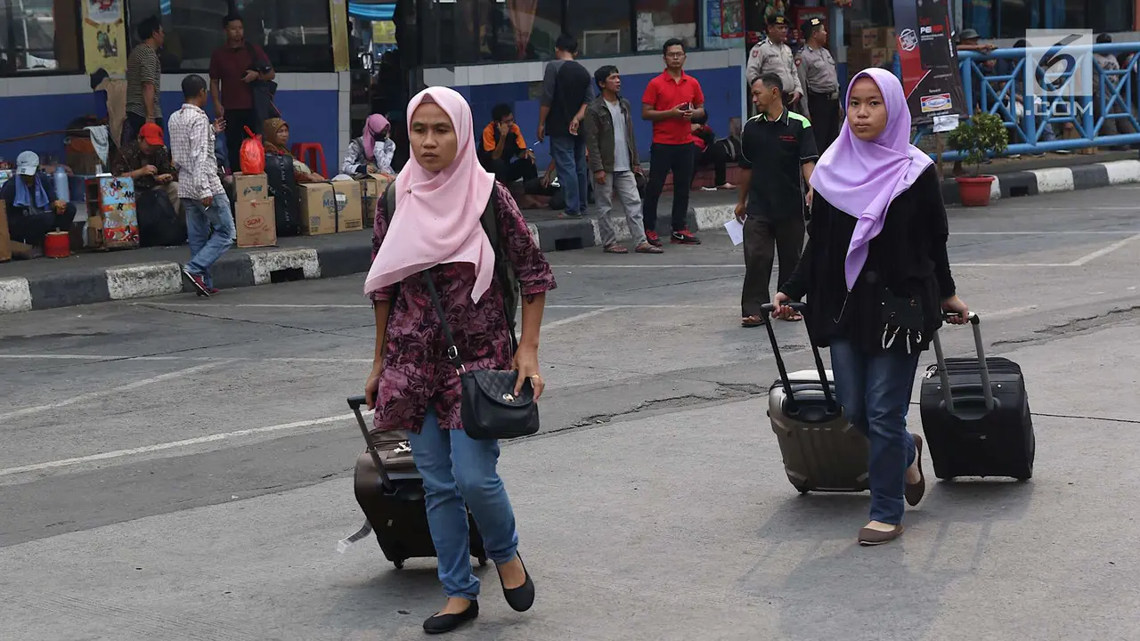 Seminggu Jelang Lebaran, Pemudik Mulai Padati Terminal Kampung Rambutan