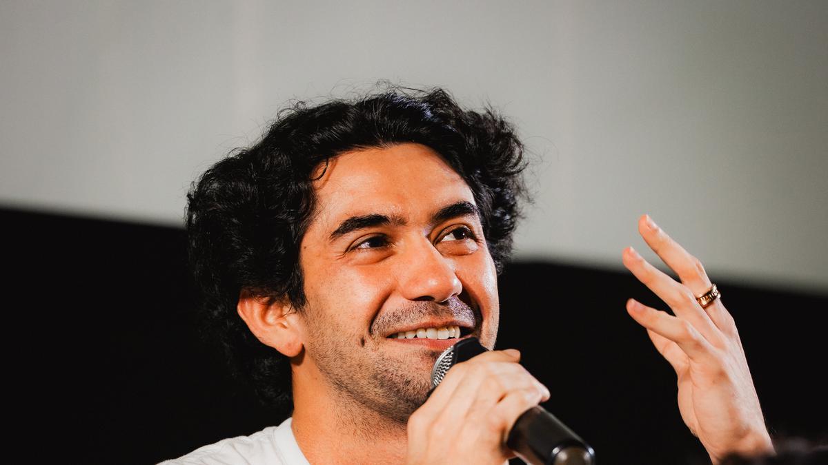 Raih Penghargaan di Busan, Reza Rahadian Tegaskan Film PANGKU Adalah Karya Kolektif