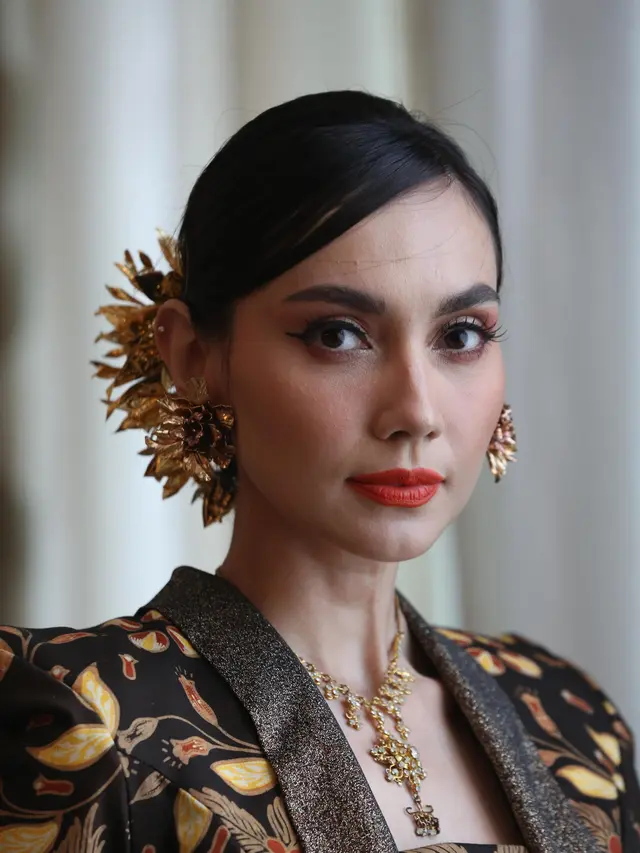 Mengintip Beauty Looks dari The Body Shop Indonesia di Parade Wastra Nusantara “Selaras Wastra”