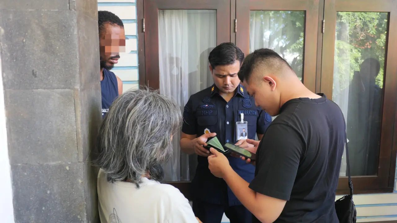 Kantor Imigrasi Kelas I TPI Denpasar mengamankan empat warga negara asing (WNA) asal Nigeria dalam patroli keimigrasian Dharma Dewata pada Jumat (17/4/2026) (Istimewa)