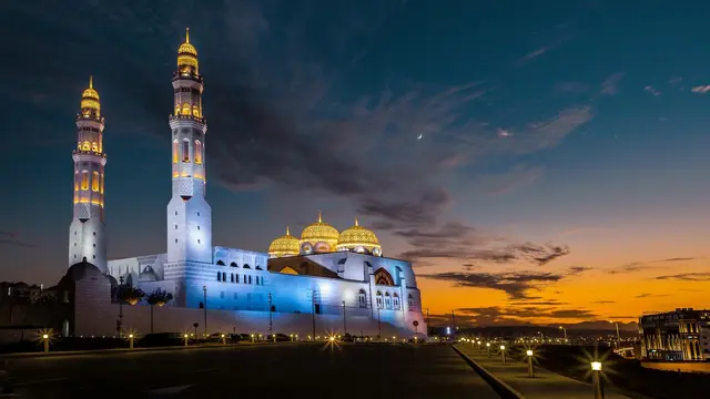 Ilustrasi masjid, malam hari, Islami