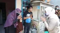 Menaker Ida Kunjungi Rumah Pekerja Penerima Bantuan Subsidi Upah