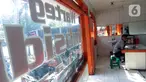 Warga usai menikmati makanan di salah satu warung makan, Jakarta, Senin (26/7/2021). Pemerintah menyesuaikan aturan PPKM Level 4 pada pelaku usaha kuliner dengan mengizinkan menerima pengunjung makan di tempat dengan protokol kesehatan dan waktu maksimal 30 menit. (Liputan6.comHelmi Fithriansyah)