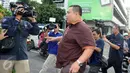 Anggota Komisi V DPR F-PKB, Fathan Subchi menghindari awak media usai pemeriksaan sebagai saksi terkait kasus Damayanti Wisnu Putranti, di KPK, Jakarta, Kamis (25/2). Fathan diperiksa sebagai saksi untuk tersangka Abdul Khoir (Liputan6.com/Helmi Afandi)