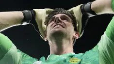 Liga Champions musim 2021/2022 yang telah ditutup dengan menahbiskan Real madrid sebagai kampiun usai mengalahkan Liverpool 1-0, tentunya juga telah mencatatkan pemain-pemain terbaik dari tiap posisi, termasuk kiper atau penjaga gawang. Di posisi kiper tercatat 5 kiper terbaik dengan jumlah penyelamatan terbanyak. Siapa saja? Yuk disimak uraiannya. (AP/Frank Augstein)