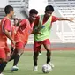 Dirtek PSSI Indra Sjafri bersama Bima Sakti pantau langsung seleksi program Garuda Select U-17 di stadion Madya. Keduanya juga mencari pemain bagus untuk Timnas Indonesia U-17