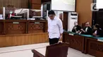 Terdakwa Ferdy Sambo tertunduk usai menjalani sidang lanjutan pembacaan tuntutan oleh Jaksa Penuntut Umum kasus pembunuhan berencana terhadap Brigadir Nopriansyah Yosua Hutabarat di Pengadilan Negeri Jakarta Selatan, Jakarta, Selasa (17/1/2023). Fredy Sambo dituntut Seumur Hidup. (Liputan6.com/JohanTallo)