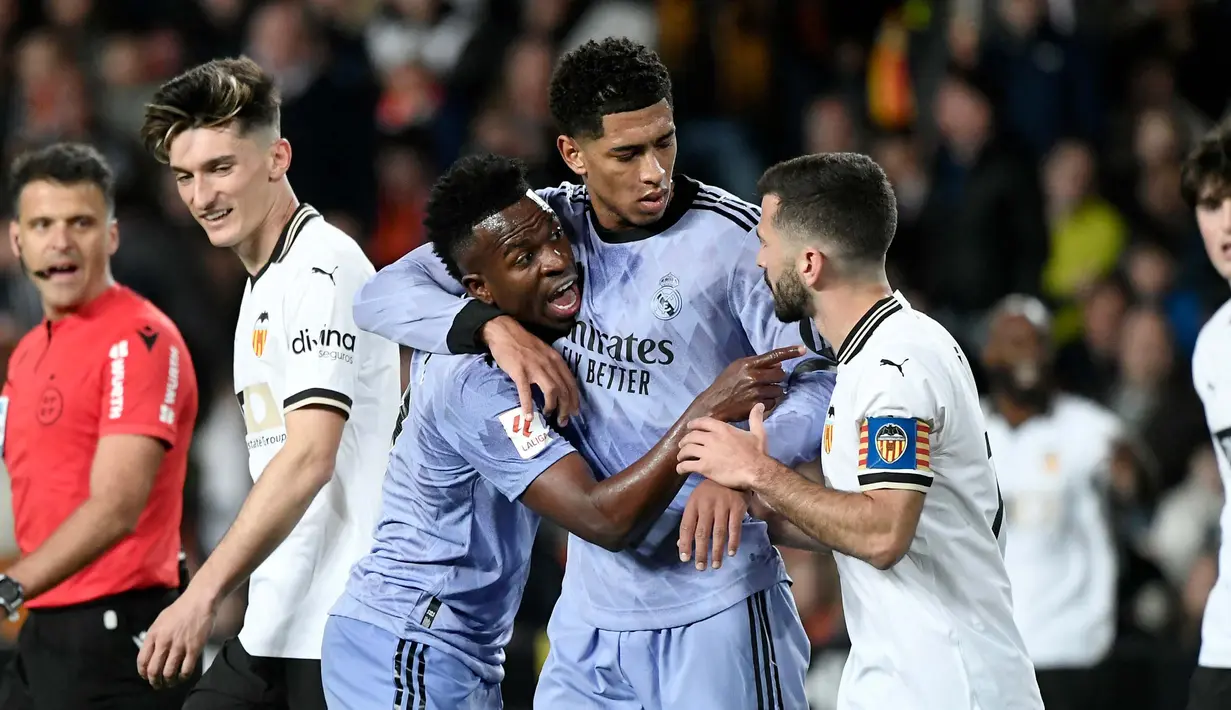 Meski hanya bermain imbang melawan Valencia, posisi Los Blancos masih kokoh di puncak klasemen sementara Liga Spanyol. (Jose Jordan/AFP)