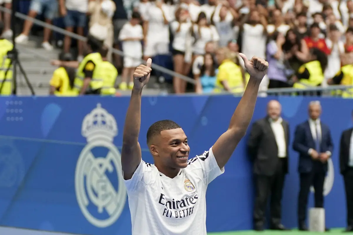 Foto: Bahagianya Kylian Mbappe saat Diperkenalkan Real Madrid